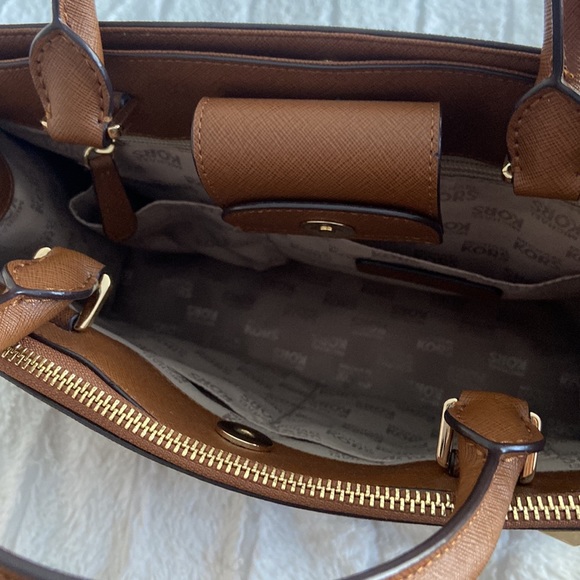 Michael Kors MK Cognac Leather Handbag with Gold Hardware - Picture 6 of 9